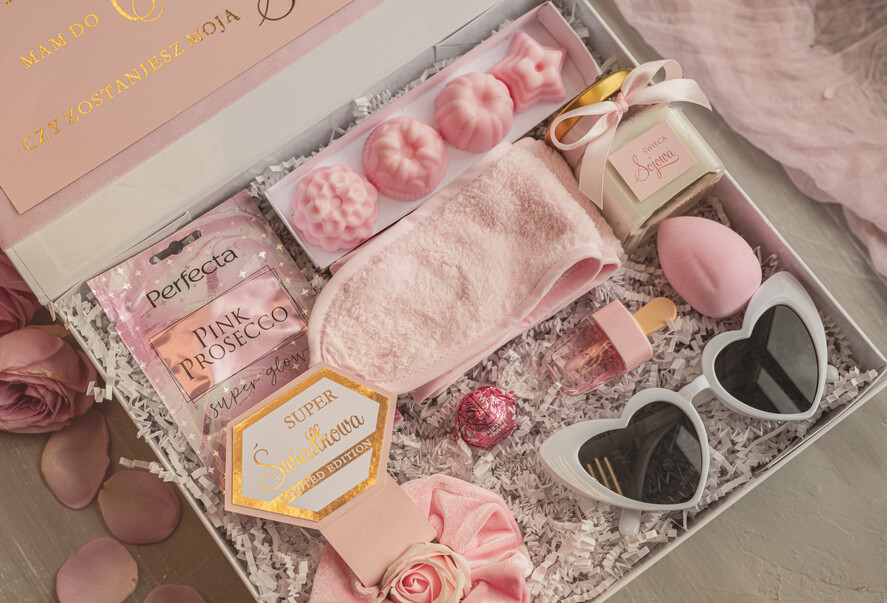 Prezenty dla świadków boxy prezentowe dla Świadkowej, prośba o świadkowanie  box czy zostaniesz moją świadkową pomysł na prezent dla świadkowej, zestaw beauty dla świadkowej, box prezentowy dla świadkowej i druhny, zestaw do kąpieli3