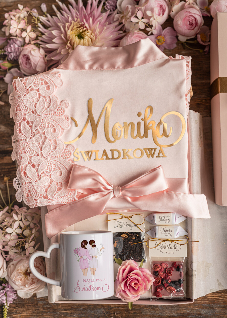 Prezenty dla świadków boxy prezentowy dla Świadkowej, prośba o świadkowanie  box prezentowy dla druhny satynowa podomka z koronką1