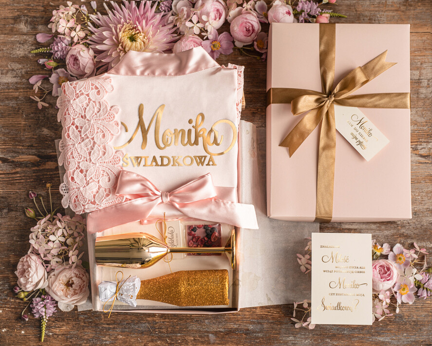 Prezenty dla świadków boxy prezentowe dla Świadkowej, prośba o świadkowanie  prośba o świadkowanie pomysł na prezent dla świadkowej złoty kieliszek, szlafrok z koronką dla świadkowej 0