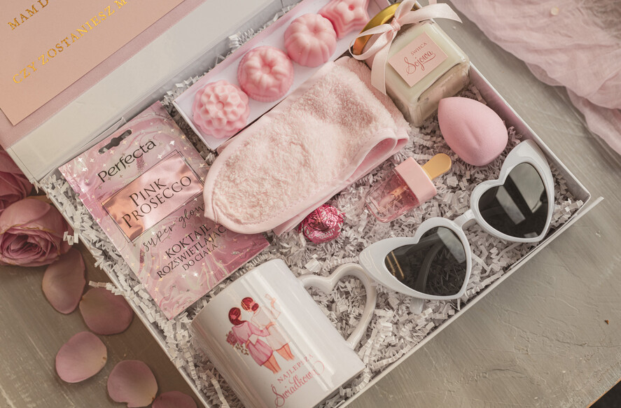 Prezenty dla świadków boxy prezentowe dla Świadkowej, prośba o świadkowanie  pomysł na prośbę o świadkowanie, prezent dla świadkowej zestaw kosmetyków, kubek dla świadkowej, box prezentowy dla świadkowej i druhny7