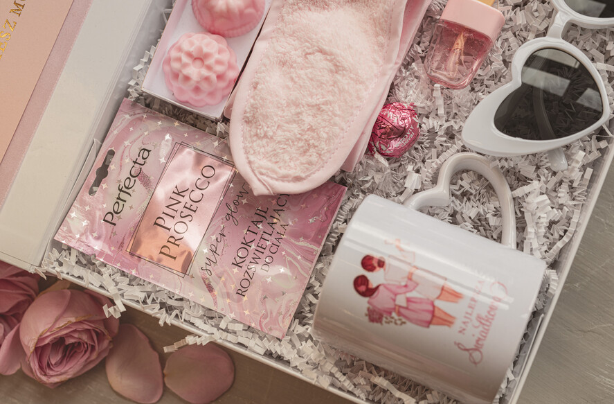 Prezenty dla świadków boxy prezentowy dla Świadkowej, prośba o świadkowanie  pomysł na prośbę o świadkowanie, prezent dla świadkowej zestaw kosmetyków, kubek dla świadkowej, box prezentowy dla świadkowej i druhny5