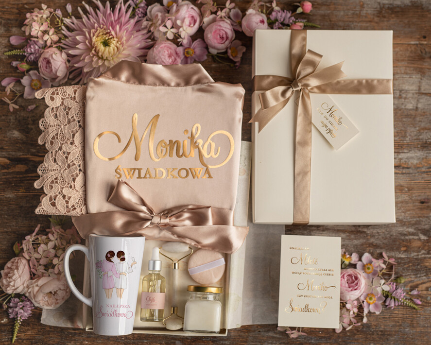 Prezenty dla świadków boxy prezentowe dla Świadkowej, prośba o świadkowanie  czy zostaniesz moją świadkową pomysł na prezent dla świadkowej kubek z nadrukiem, satynowy szlafrok dla świadkowej 0