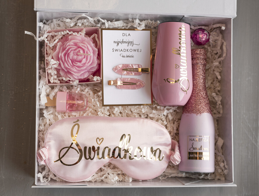 Prezenty dla świadków boxy prezentowe dla Świadkowej, prośba o świadkowanie  pomysł na prośbę o świadkowanie, prezent dla świadkowej zestaw kosmetyków,  prezent dla druhny brokatowa butelka, box prezentowy dla świadkowej i druhny3