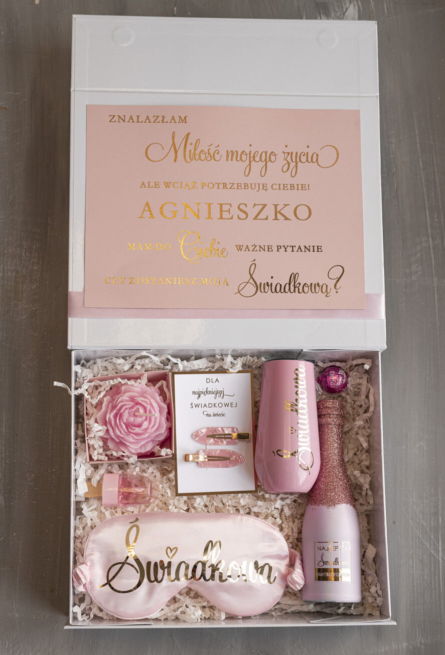 Prezenty dla świadków boxy prezentowe dla Świadkowej, prośba o świadkowanie  pomysł na prośbę o świadkowanie, prezent dla świadkowej zestaw kosmetyków,  prezent dla druhny brokatowa butelka, box prezentowy dla świadkowej i druhny4
