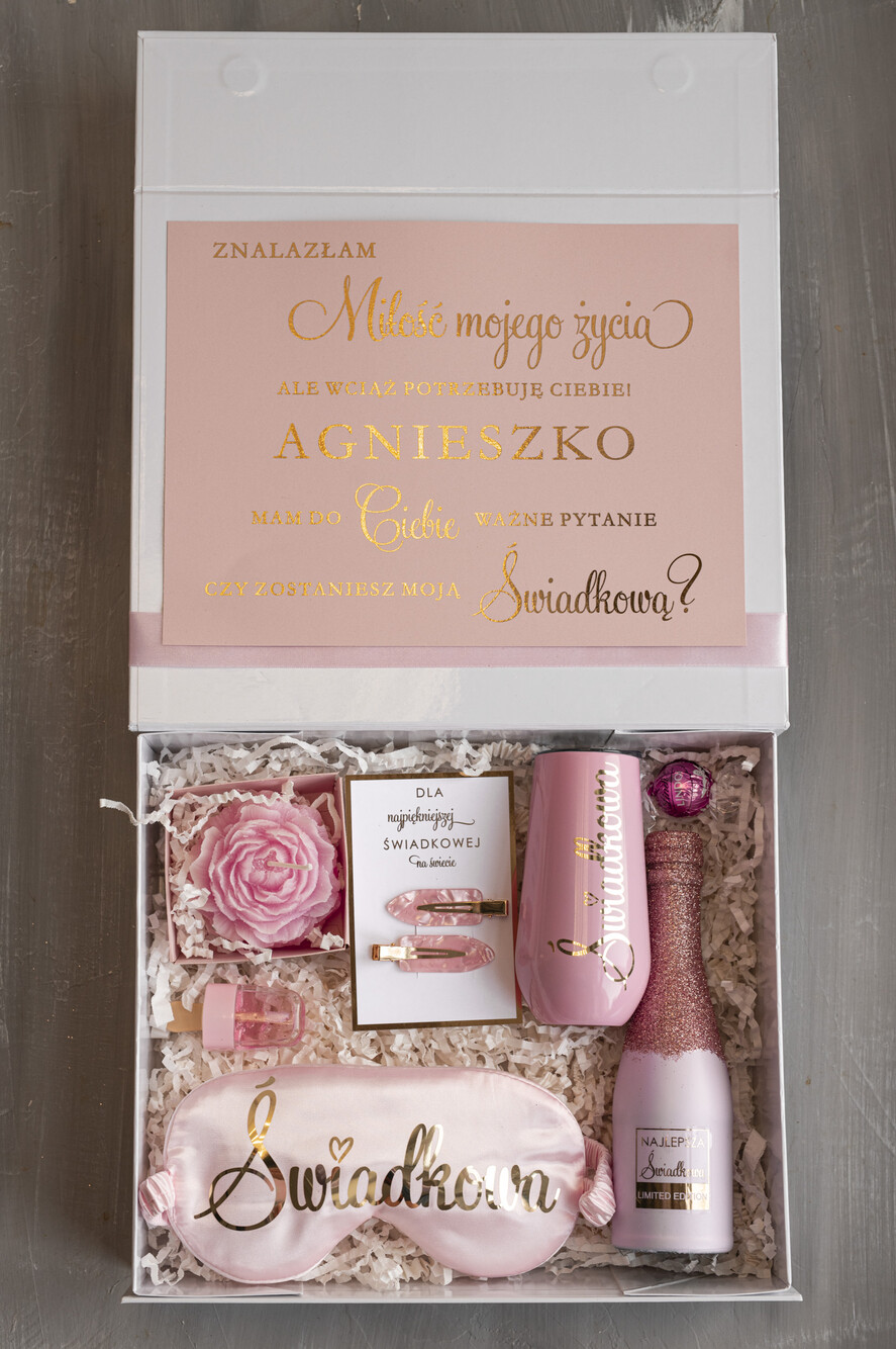 Prezenty dla świadków boxy prezentowy dla Świadkowej, prośba o świadkowanie  pomysł na prośbę o świadkowanie, prezent dla świadkowej zestaw kosmetyków,  prezent dla druhny brokatowa butelka, box prezentowy dla świadkowej i druhny0