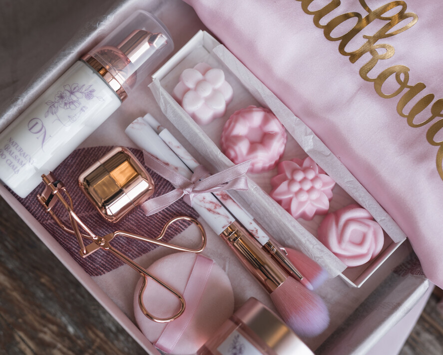 Prezenty dla świadków boxy prezentowe dla Świadkowej, prośba o świadkowanie  Szlafrok dla Świadkowej ze złotym Napisem - Prośba o Świadkowanie Box prezentowy 2