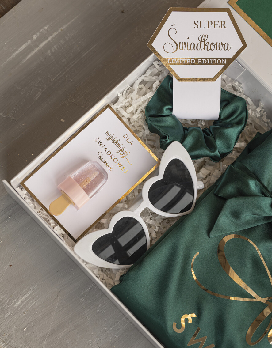 Prezenty dla świadków boxy prezentowe dla Świadkowej, prośba o świadkowanie  prezent dla świadkowej, pomysł na prezent dla świadkowej, Box prezentowy dla świadkowej z zielonym szlafrokiem, zestaw prezentowy dla druhny4