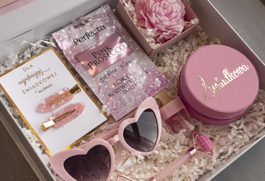 Prezenty dla świadków boxy prezentowe dla Świadkowej, prośba o świadkowanie  prośba o świadkowanie pomysł na prezent dla świadkowej, box kosmetyczny dla świadkowej i druhny, oryginalny prezent dla świadkowej 2