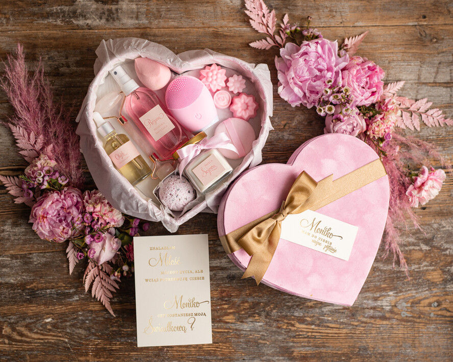 Prezenty dla świadków boxy prezentowe dla Świadkowej, prośba o świadkowanie  Prośba o Świadkowanie Serce Prezentowe Z kubkiem - Prezent dla Świadkowej  Zestaw Ksometyków Czy zostaniesz moją Świadkową?0