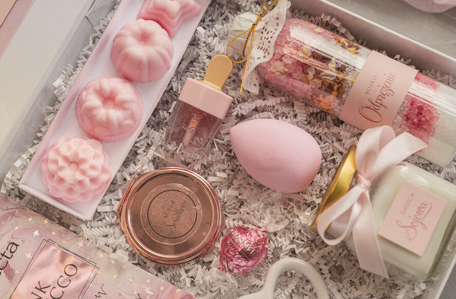 Prezenty dla świadków boxy prezentowe dla Świadkowej, prośba o świadkowanie  pomysł na prośbę o świadkowanie, prezent dla świadkowej zestaw kosmetyków, kubek dla świadkowej, box prezentowy dla świadkowej i druhny5