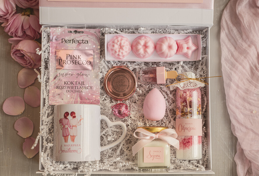 Prezenty dla świadków boxy prezentowy dla Świadkowej, prośba o świadkowanie  pomysł na prośbę o świadkowanie, prezent dla świadkowej zestaw kosmetyków, kubek dla świadkowej, box prezentowy dla świadkowej i druhny8