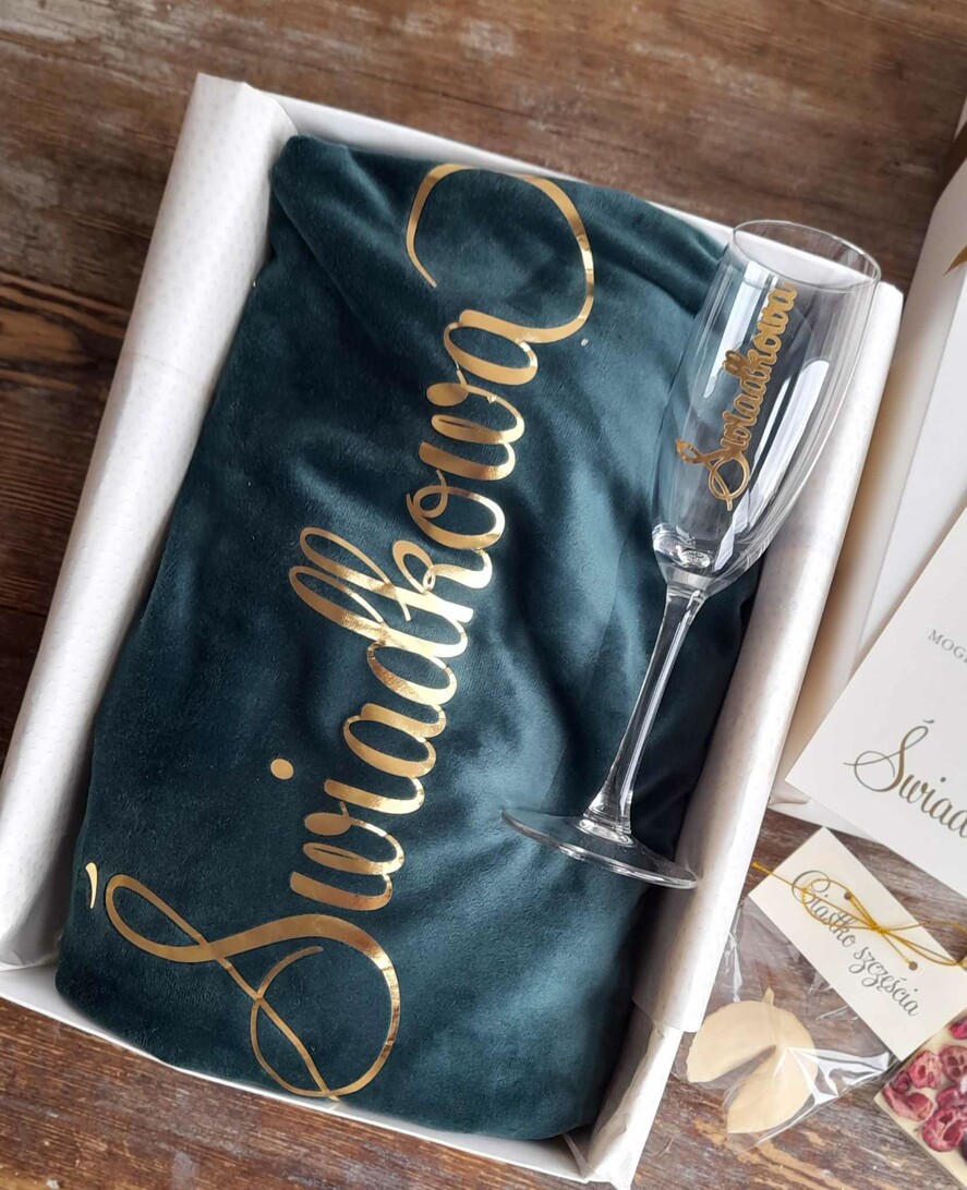 Prezenty dla świadków boxy prezentowe dla Świadkowej, prośba o świadkowanie  prezent dla Świadkowej, prezenty dla świadków, prośba o świadkowanie, welurowy szlafrok dla świadkowej 1