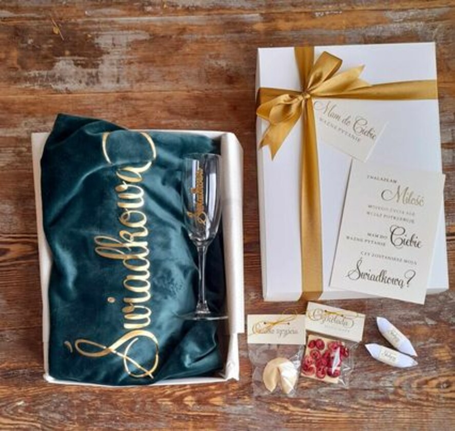 Prezenty dla świadków boxy prezentowe dla Świadkowej, prośba o świadkowanie  prezent dla Świadkowej, prezenty dla świadków, prośba o świadkowanie, welurowy szlafrok dla świadkowej 0