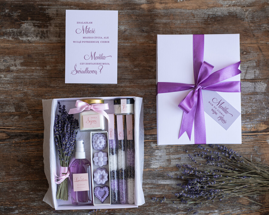 Prezenty dla świadków boxy prezentowy dla Świadkowej, prośba o świadkowanie   Prośba o Świadkowanie - Prezent dla Świadkowej Średni Zestaw Kosmetyków Czy zostaniesz moją Świadkową?0