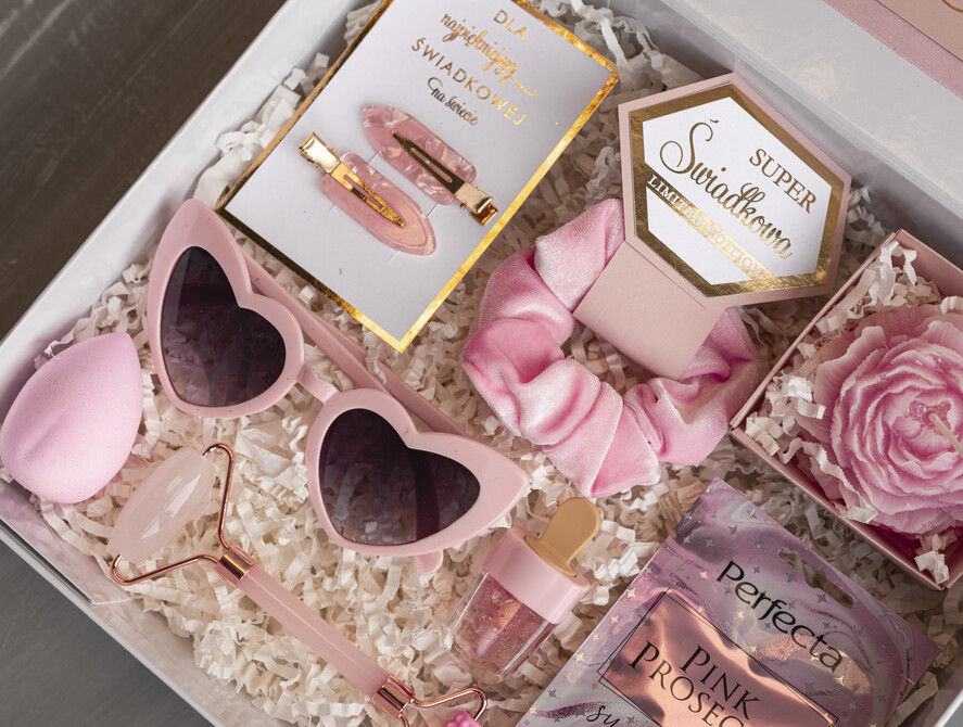 Prezenty dla świadków boxy prezentowy dla Świadkowej, prośba o świadkowanie  oryginalny prezent dla świadkowej, pomysł na prośbę o świadkowanie, prezent dla świadkowej zestaw kosmetyków,  box prezentowy dla świadkowej i druhny2