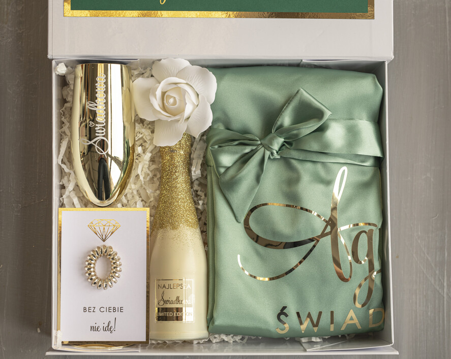 Prezenty dla świadków boxy prezentowe dla Świadkowej, prośba o świadkowanie  czy zostaniesz moją świadkową pomysł na prezent dla świadkowej, Box prezentowy dla świadkowej z miętowym szlafrokiem, zestaw prezentowy dla druhny2