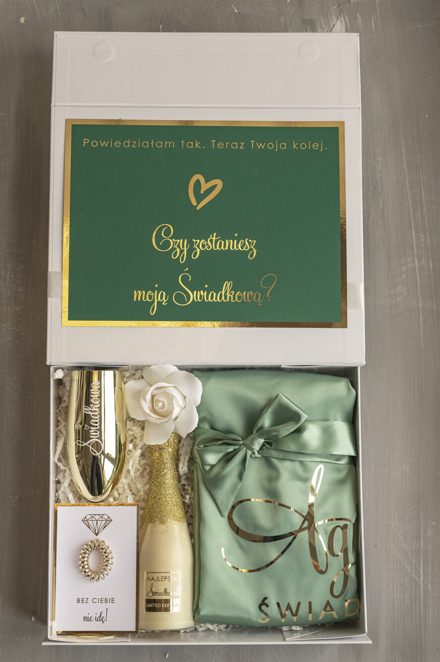 Prezenty dla świadków boxy prezentowe dla Świadkowej, prośba o świadkowanie  czy zostaniesz moją świadkową pomysł na prezent dla świadkowej, Box prezentowy dla świadkowej z miętowym szlafrokiem, zestaw prezentowy dla druhny1