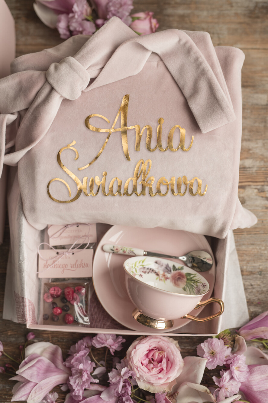 Prezenty dla świadków boxy prezentowe dla Świadkowej, prośba o świadkowanie  Welurowy Szlafrok dla Świadkowej Prośba o świadkowanie zestaw Różowa Boho filiżanka z łyżeczką3