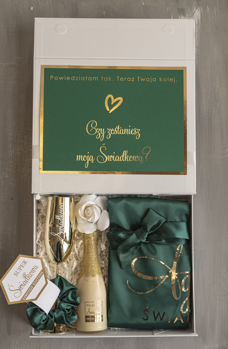 Prezenty dla świadków boxy prezentowy dla Świadkowej, prośba o świadkowanie  szlafrok z napisem świadkowa, czy zostaniesz moją świadkową, Box prezentowy dla świadkowej ze złotym kieliszkiem, zestaw prezentowy dla druhny5