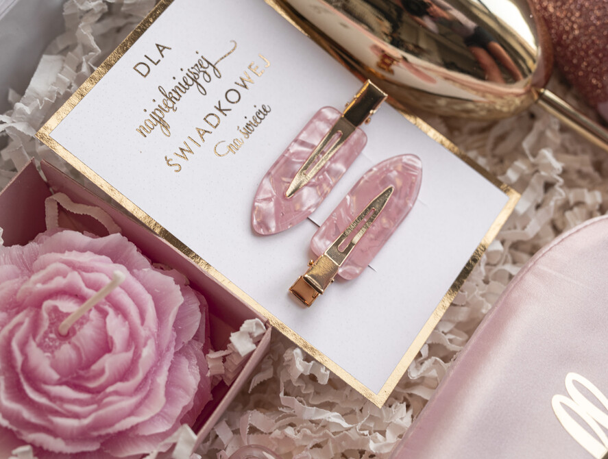 Prezenty dla świadków boxy prezentowe dla Świadkowej, prośba o świadkowanie  pomysł na prośbę o świadkowanie, prezent dla świadkowej zestaw kosmetyków, złoty kieliszek i brokatowa butelka, box prezentowy dla świadkowej i druhny5