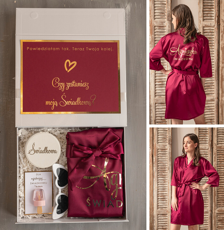 Prezenty dla świadków boxy prezentowe dla Świadkowej, prośba o świadkowanie  prezent dla druhny, pomysł na prezent dla świadkowej szlafrok z napisami, Box prezentowy dla świadkowej z bordowym szlafrokiem, zestaw prezentowy dla druhny0