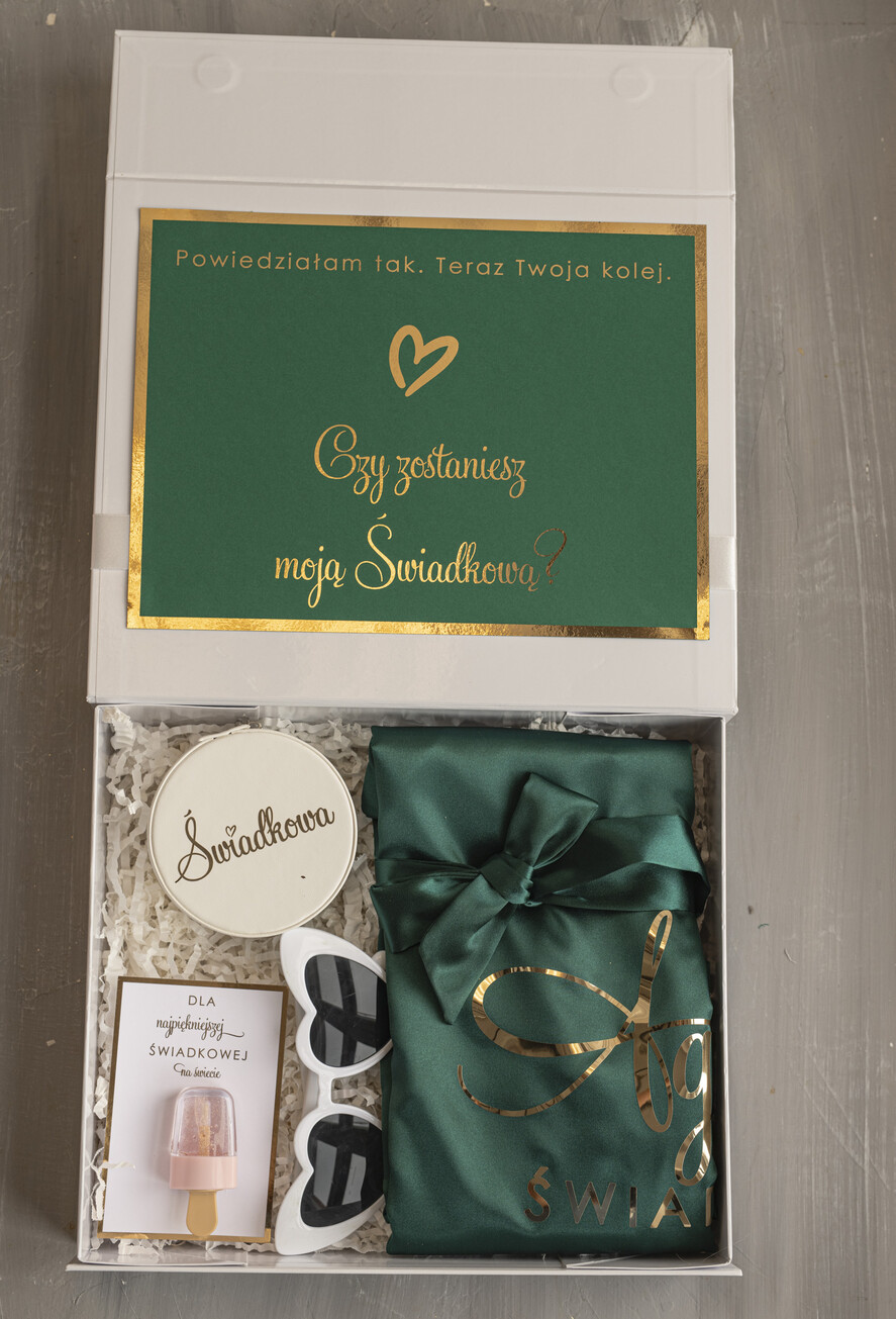 Prezenty dla świadków boxy prezentowy dla Świadkowej, prośba o świadkowanie  prezent dla świadkowej, pomysł na prezent dla świadkowej, Box prezentowy dla świadkowej z zielonym szlafrokiem, zestaw prezentowy dla druhny1