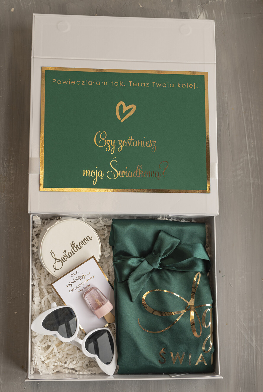 Prezenty dla świadków boxy prezentowy dla Świadkowej, prośba o świadkowanie  prezent dla świadkowej, pomysł na prezent dla świadkowej, Box prezentowy dla świadkowej z zielonym szlafrokiem, zestaw prezentowy dla druhny3