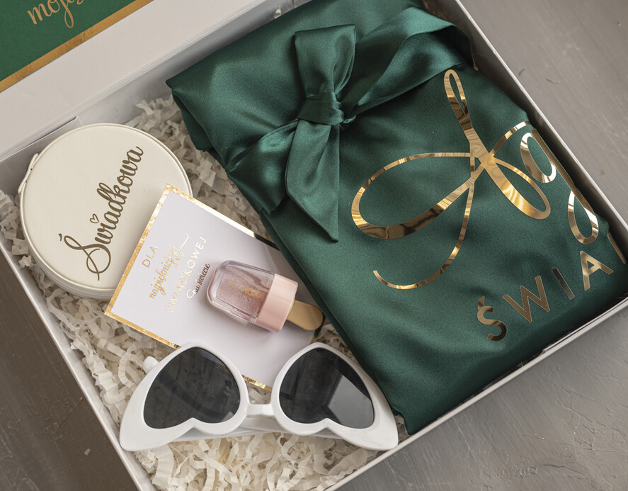Prezenty dla świadków boxy prezentowy dla Świadkowej, prośba o świadkowanie  prezent dla świadkowej, pomysł na prezent dla świadkowej, Box prezentowy dla świadkowej z zielonym szlafrokiem, zestaw prezentowy dla druhny7