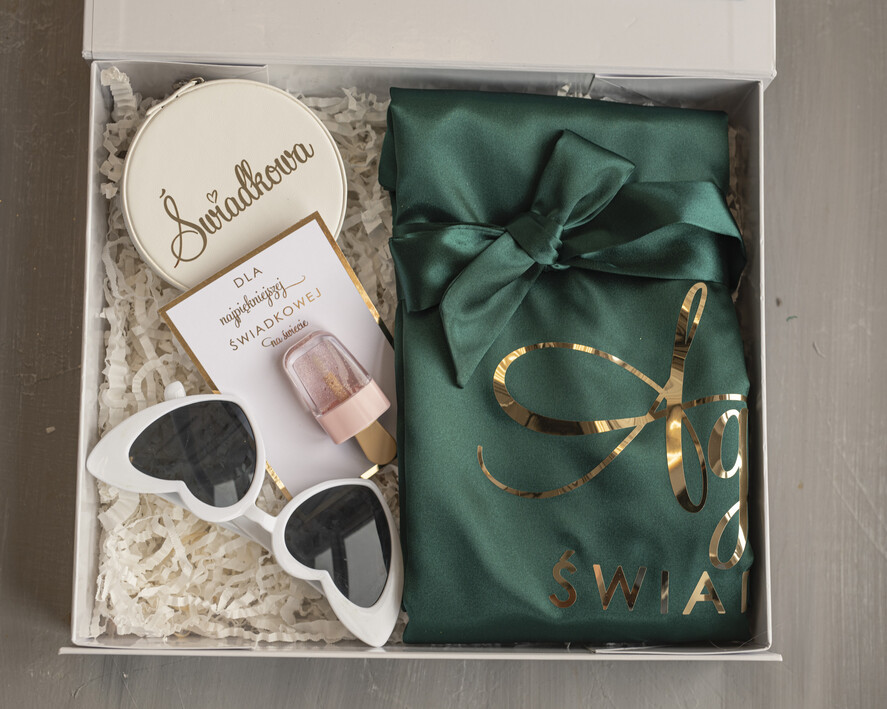 Prezenty dla świadków boxy prezentowy dla Świadkowej, prośba o świadkowanie  prezent dla świadkowej, pomysł na prezent dla świadkowej, Box prezentowy dla świadkowej z zielonym szlafrokiem, zestaw prezentowy dla druhny9