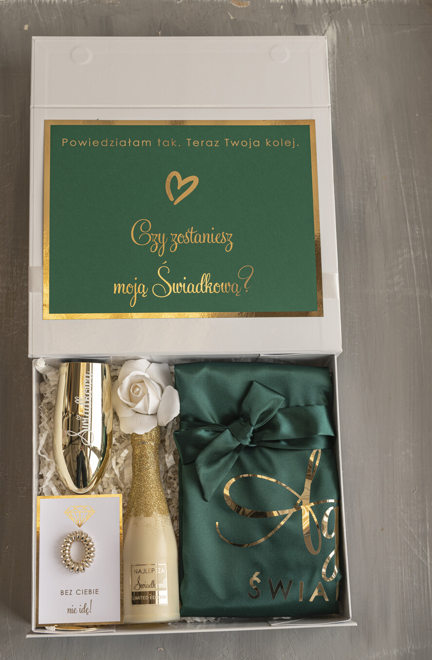 Prezenty dla świadków boxy prezentowy dla Świadkowej, prośba o świadkowanie  czy zostaniesz moją świadkową pomysł na prezent dla świadkowej, Box prezentowy dla świadkowej z zielonym szlafrokiem, zestaw prezentowy dla druhny4