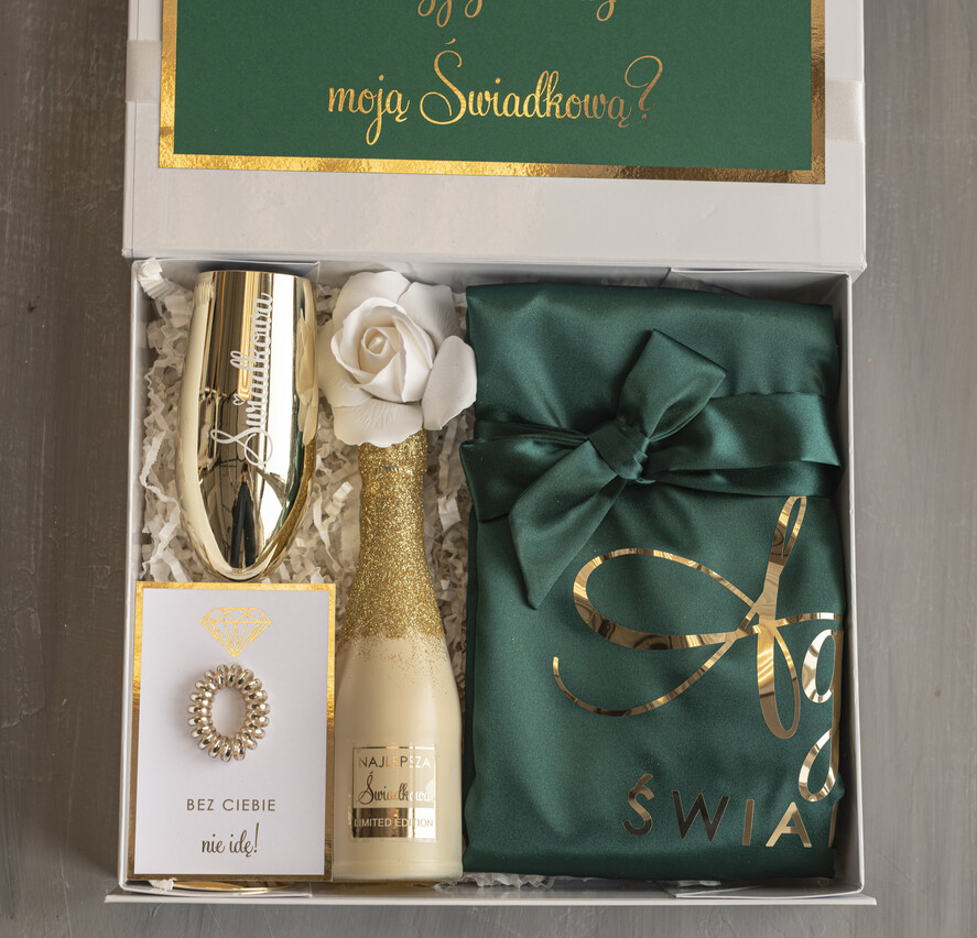 Prezenty dla świadków boxy prezentowy dla Świadkowej, prośba o świadkowanie  czy zostaniesz moją świadkową pomysł na prezent dla świadkowej, Box prezentowy dla świadkowej z zielonym szlafrokiem, zestaw prezentowy dla druhny8
