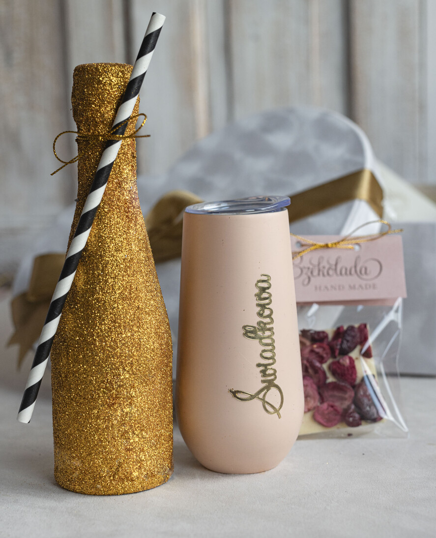 Prezenty dla świadków boxy prezentowe dla Świadkowej, prośba o świadkowanie  prośba o świadkowanie pomysł na prezent dla świadkowej brokatowy szampan, box prezentowy dla świadkowej kubek szampanówka, prezenty dla świadków4