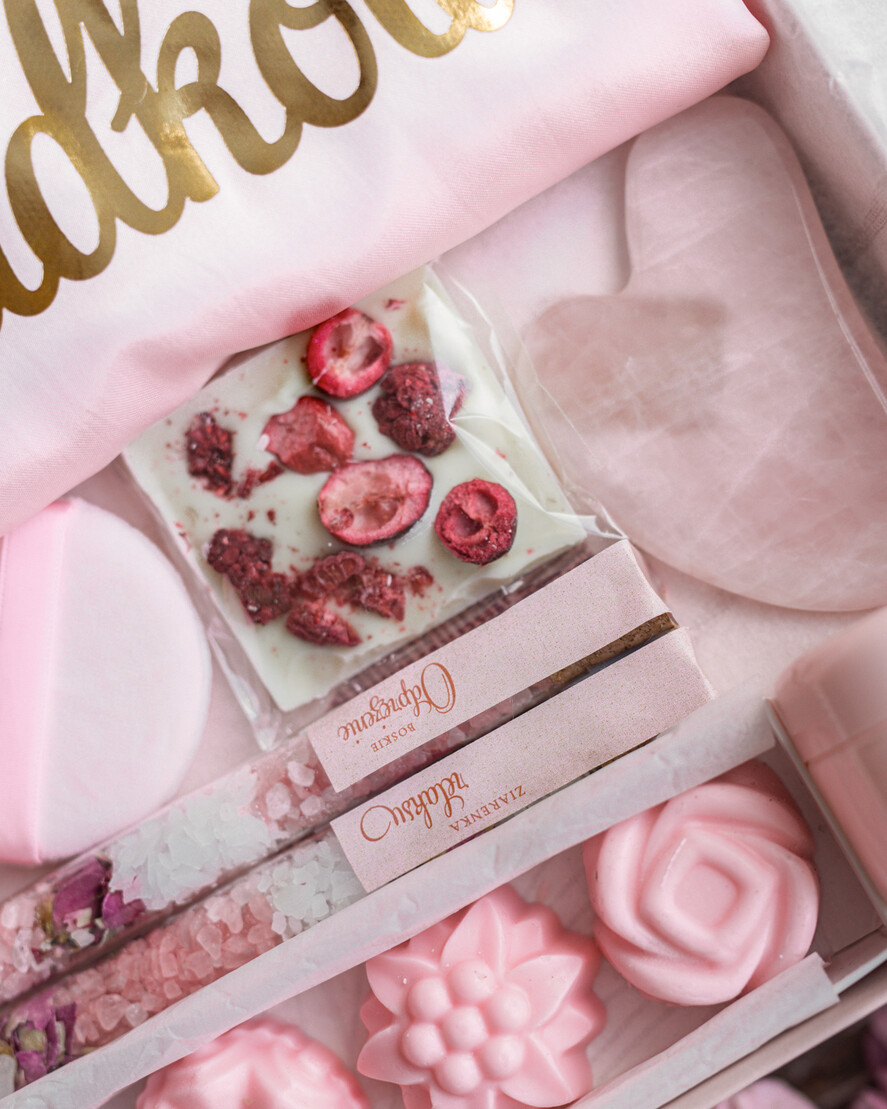 Prezenty dla świadków boxy prezentowe dla Świadkowej, prośba o świadkowanie  Satynowy Szlafrok ze Złotym Napisem Prezent dla Świadkowej kamien gua sha - Prośba o świadkowanie5