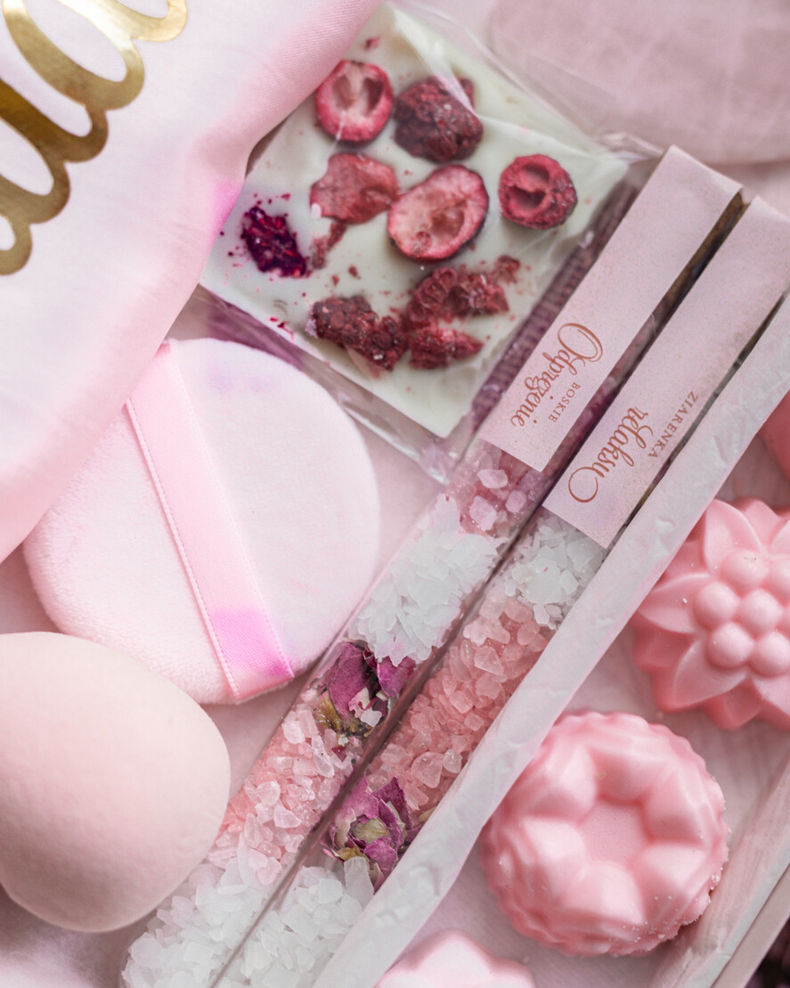 Prezenty dla świadków boxy prezentowe dla Świadkowej, prośba o świadkowanie  Satynowy Szlafrok ze Złotym Napisem Prezent dla Świadkowej kamien gua sha - Prośba o świadkowanie7