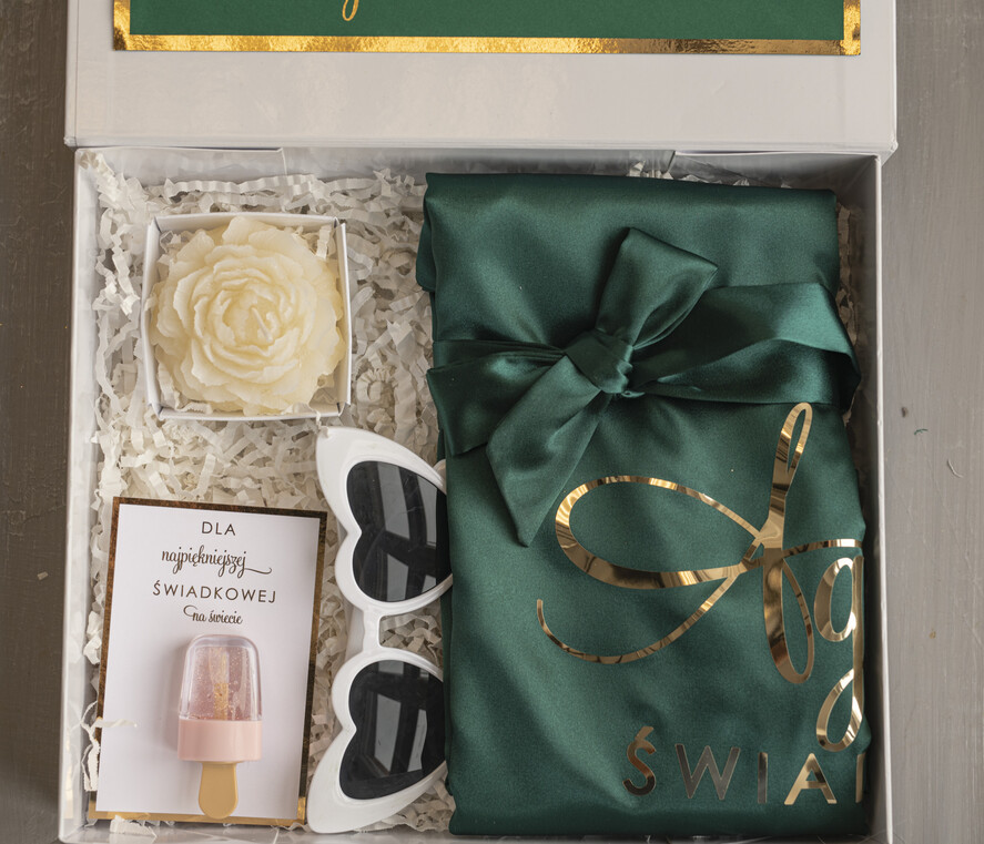 Prezenty dla świadków boxy prezentowe dla Świadkowej, prośba o świadkowanie  prezent dla świadkowej, pomysł na prezent dla świadkowej, Box prezentowy dla świadkowej z zielonym szlafrokiem, zestaw prezentowy dla druhny6