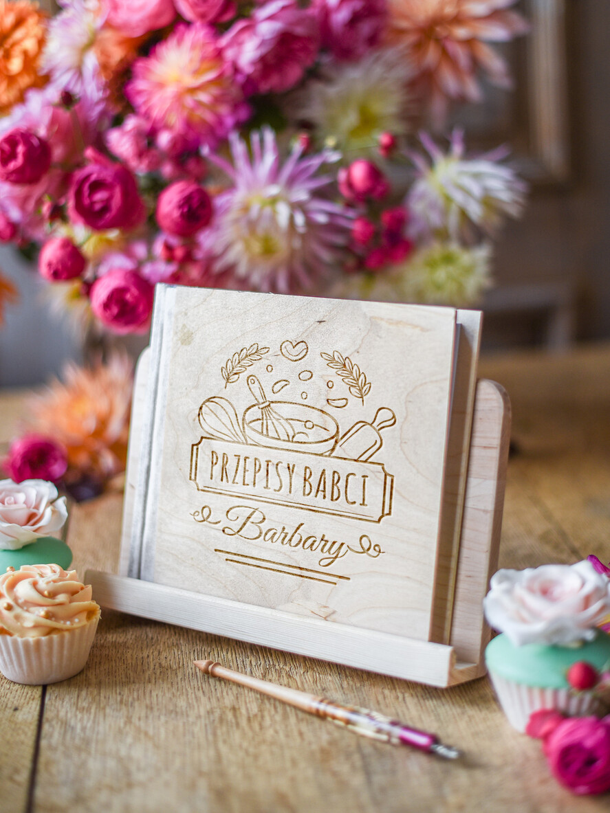 Prezenty dla Babci i Dziadka Prezenty dla Babci Prezent Dla Babci Przepisnik Kuchenny drewniany z grawerem 1