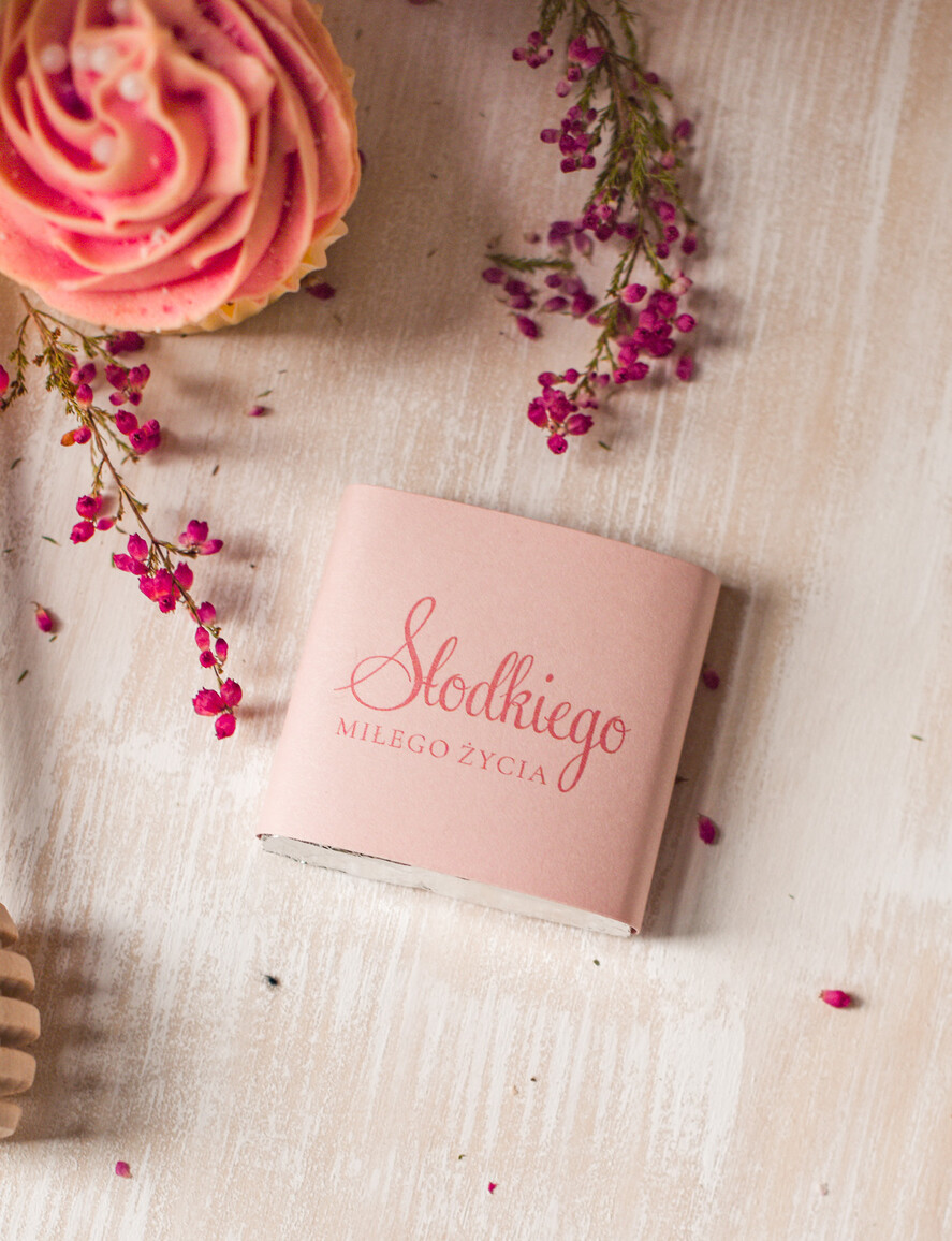 Prezenty dla Babci i Dziadka Prezenty dla Babci Prezent Dla Babci Zestaw w Welurowym pudełku Przepisnik Kuchenny grawerowany walek i czekoladki3