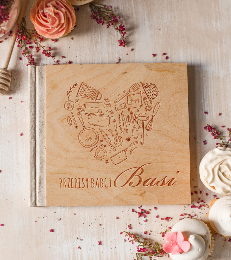 Prezenty dla Babci i Dziadka Prezenty dla Babci Prezent Dla Babci Zestaw w Welurowym pudełku Przepisnik Kuchenny drewniany z grawerem 5