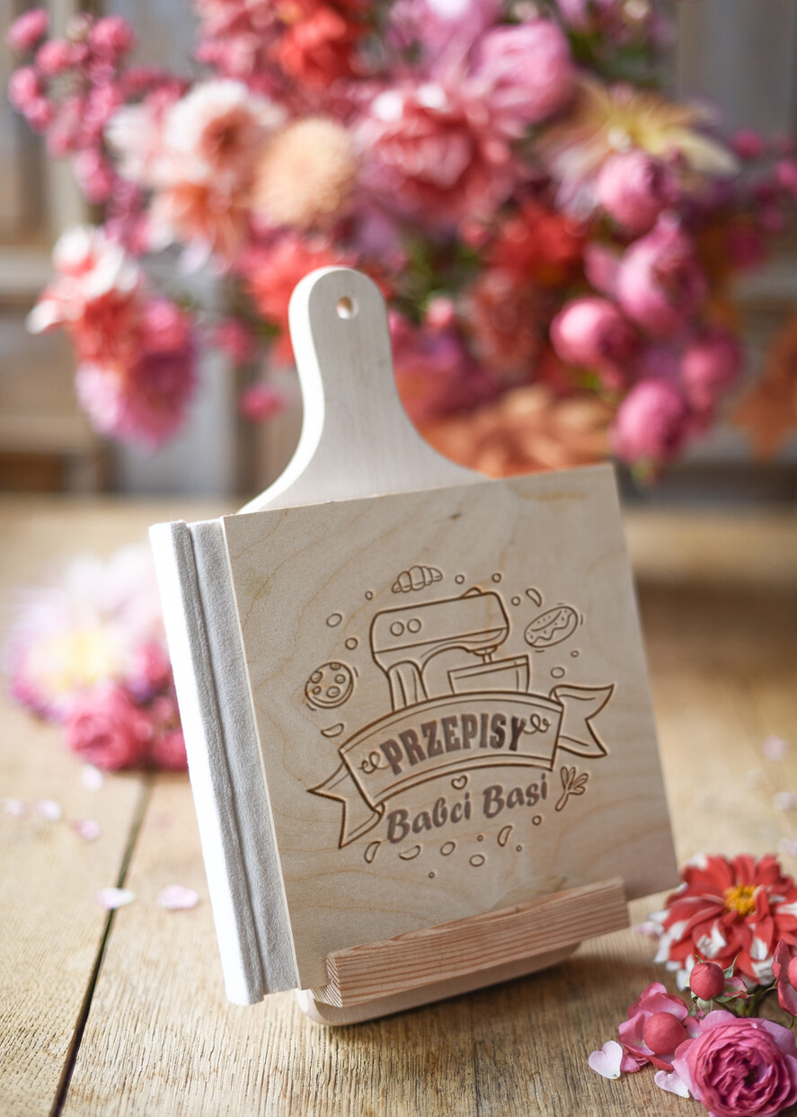 Prezenty dla Babci i Dziadka Prezenty dla Babci Prezent Dla Babci Przepisnik Kuchenny drewniany z grawerem 1