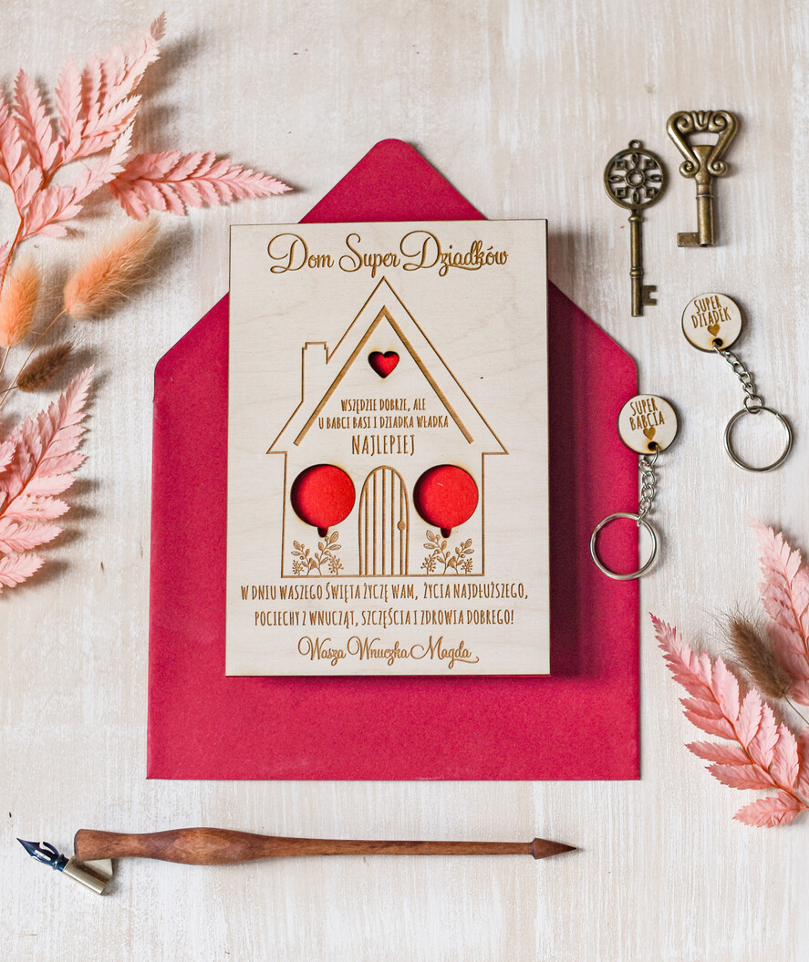 Prezenty dla Babci i Dziadka Zestawy Pezentowe Dla Dziadków  Pomysł na prezent dla Babci i Dziadka Drewniana Kartka Dom super dziadków - wraz z breloczkami 2