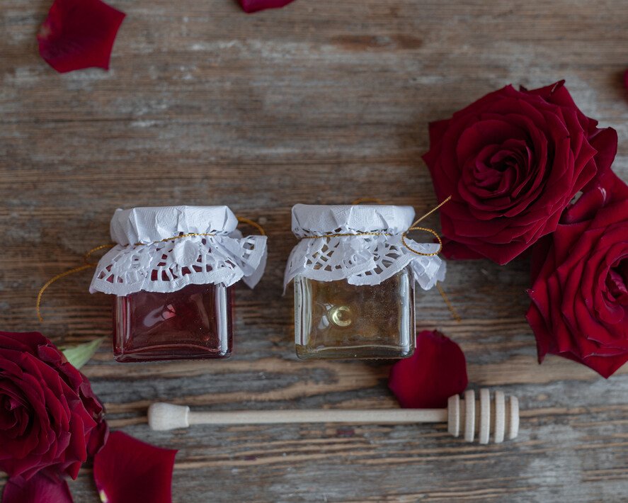 Prezenty dla Babci i Dziadka Zestawy Pezentowe Dla Dziadków  Praktyczny prezent dla babci i dziadka Kubki w zestawie z miodkiem Prezent dla Dziadków4