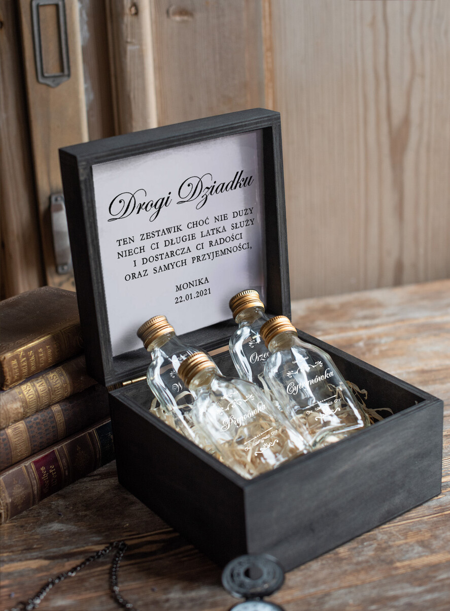 Prezenty dla Babci i Dziadka Prezenty dla Dziadka Prezent na dzień Dziadka Butelki na Trunki z nadrukiem w Skrzynce Zyczenia dla dziadka w środku1