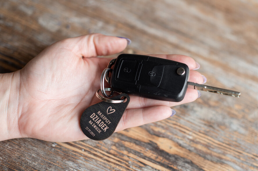 Prezenty dla Babci i Dziadka Prezenty dla Dziadka  prezent dla Dziadka breloczek do kluczy z dedykacją 1