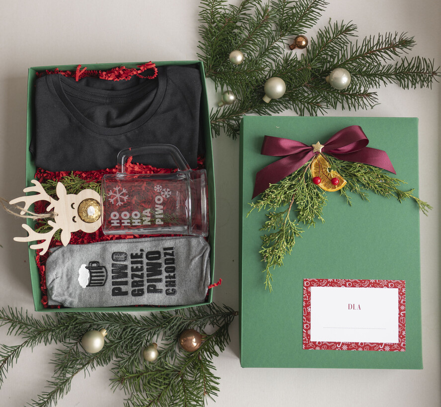 Prezenty dla Babci i Dziadka Prezenty dla Dziadka Pomysł na Prezent dla dziadka na świeta zestaw prezentowy, śmieszna koszulka dla dziadka pod choinkę, grawerowany kufel dla dziadka, kreatywne prezenty dla dziadków - box ze skarpetkami świątecznymi2
