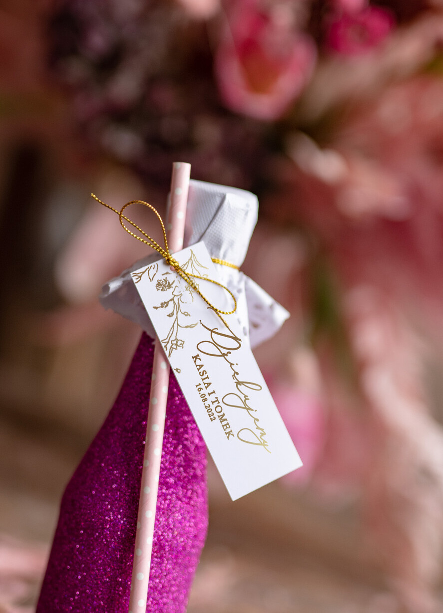 Podziękowania dla Gości Weselnych brokatowe butelki pomysł na prezent dla gości weselnych unikatowe podziękowania dla gości brokatowy bezalkoholowy szampan0