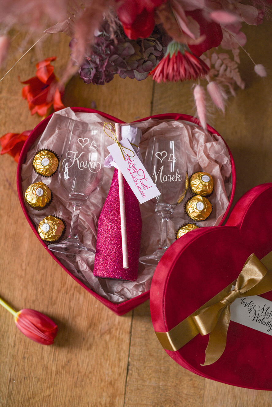 Walentynki prezent na walentynki dla Niej   pomysł na prezent walentynkowy dla żony grawerowane szampanówki 0
