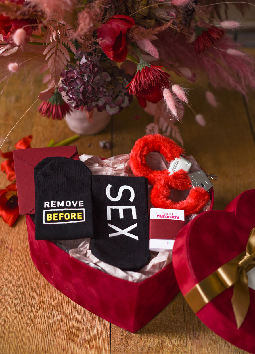 Walentynki prezent na Walentynki dla Niego  prezent na walentynki dla chłopaka śmieszne skarpetki oraz gadżety dla dwojga  5