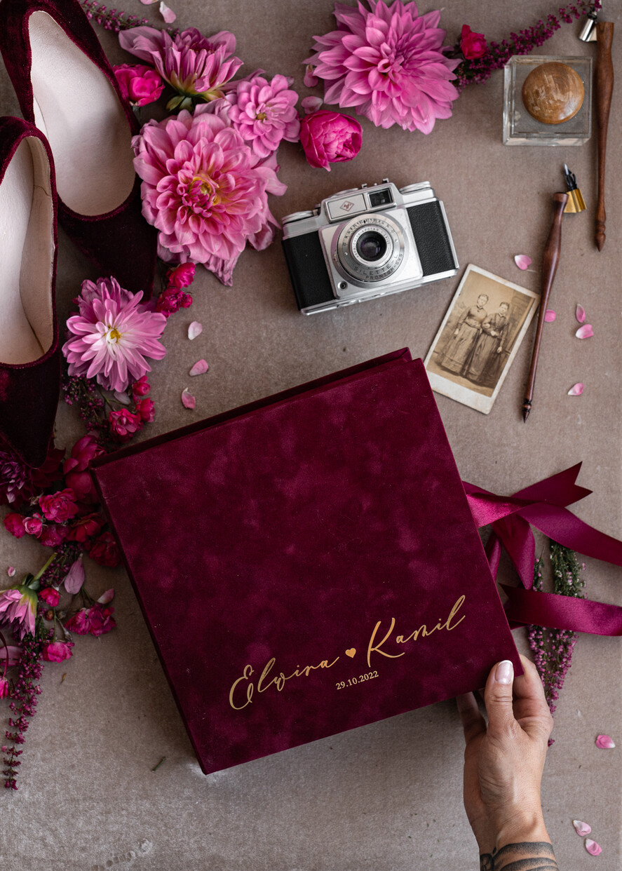 Ankiety weselne ankiety w pudełkach  Bordowa Ankieta Weselna Dla Gości Pamiątka Ze Ślubu, Bordowa Ankieta Weselna Zamknięta W Welurowym Pudełku, Pamiątka Ze Ślubu Ankiety Weselne7