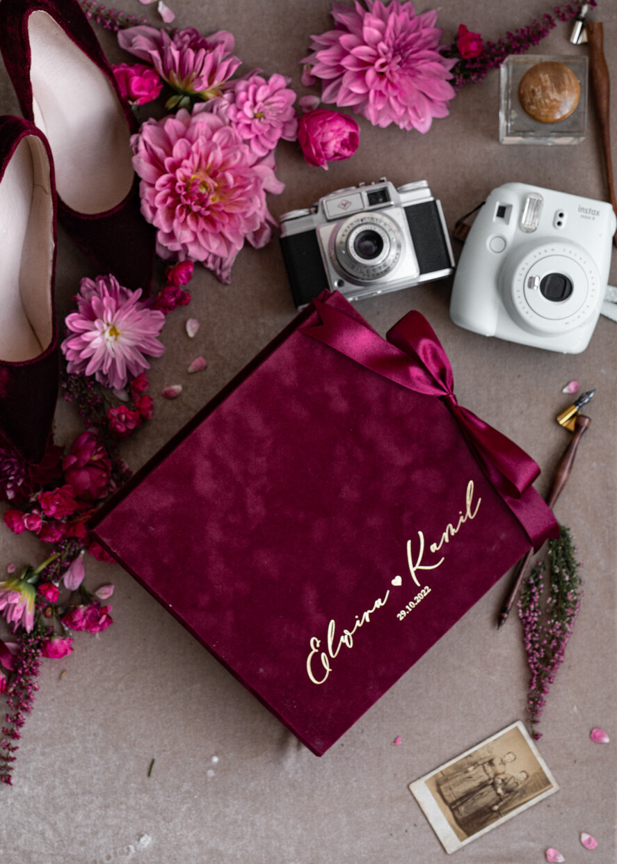 Ankiety weselne ankiety w pudełkach  Bordowa Ankieta Weselna Dla Gości Pamiątka Ze Ślubu, Bordowa Ankieta Weselna Zamknięta W Welurowym Pudełku, Pamiątka Ze Ślubu Ankiety Weselne3