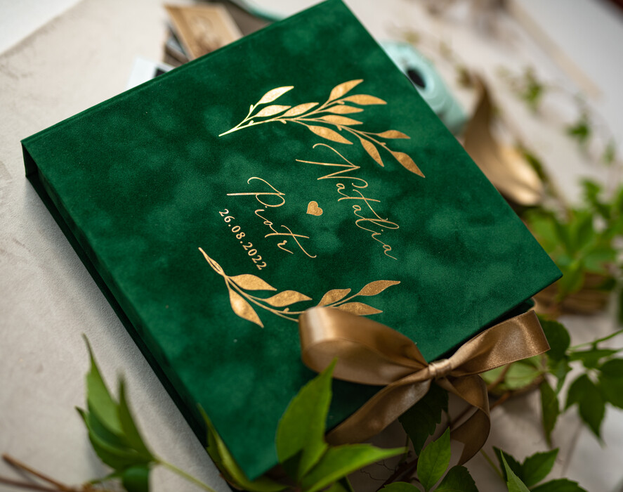 Ankiety weselne ankiety w pudełkach  Welurowa księga wpisów gości w formie ankiety weselnej, porady dla Młodych, zdjęcia gości, Ankieta weselne w welurowym pudełku0